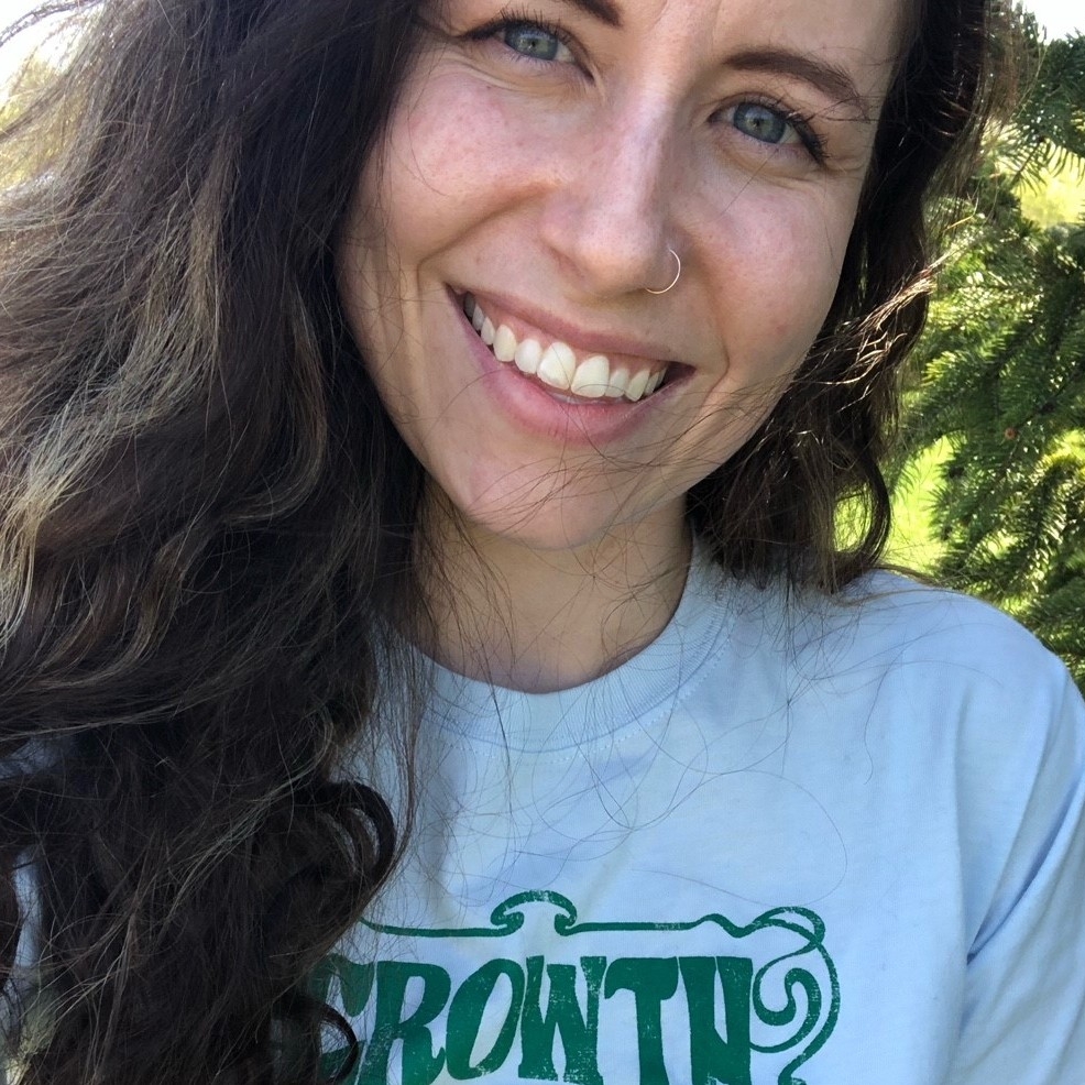 Photo of Elyssa Carmony receiving the Graduate Student Celebration Award for 2022