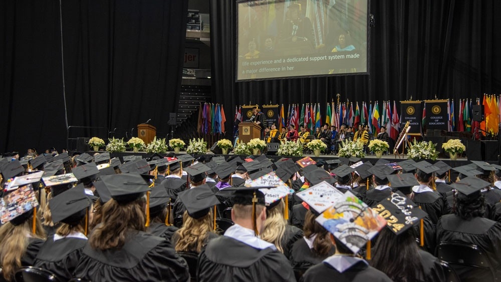 Graduates to fall 2024 Commencement ceremony